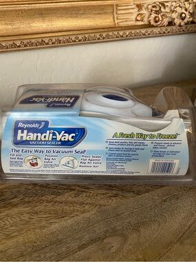 Reynolds Handi-Vac Vacuum Sealer Starter Kit Food Preserving New